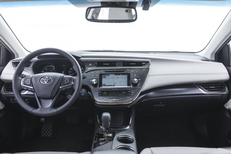 Торпедо Toyota Avalon Hybrid 2016 года  (US) (фото 15 из 19)